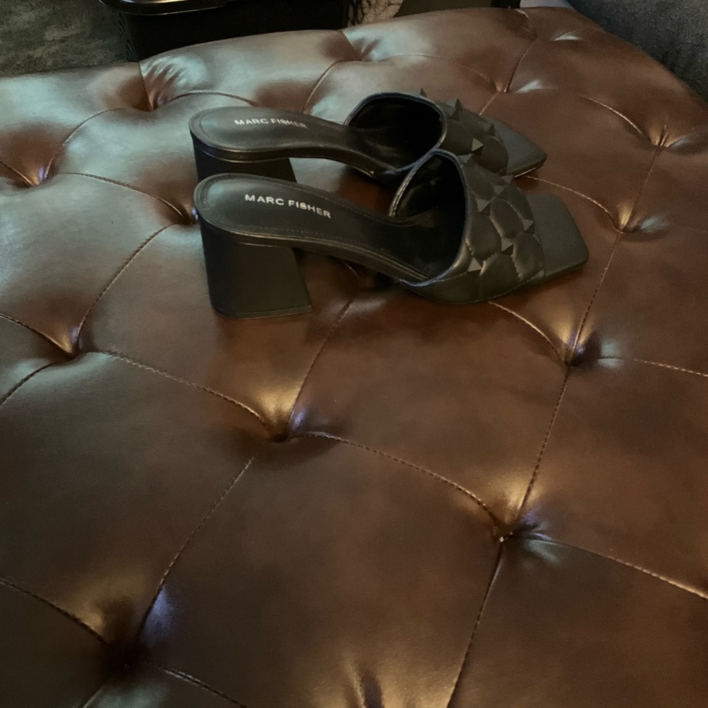 (Lori) Marc Fisher Black Mules Sleek and Stylish - Picture 4 of 7